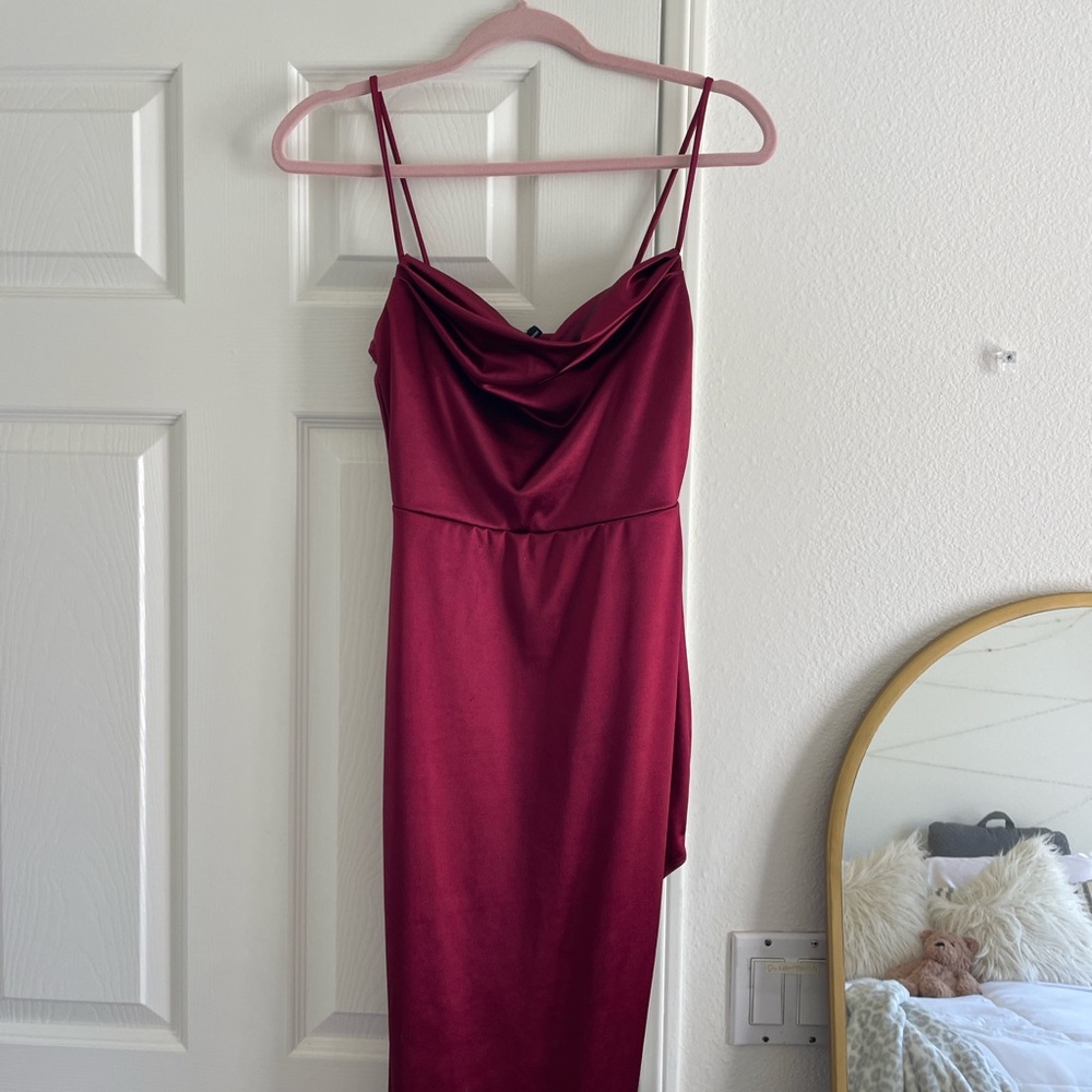 Elegant Burgundy Spaghetti Strap Maxi Dress